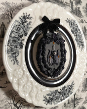 Load image into Gallery viewer, Bat Mini Faux Cake (F) Flat